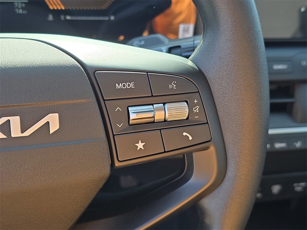 New 2025 Kia K4 LXS image 33