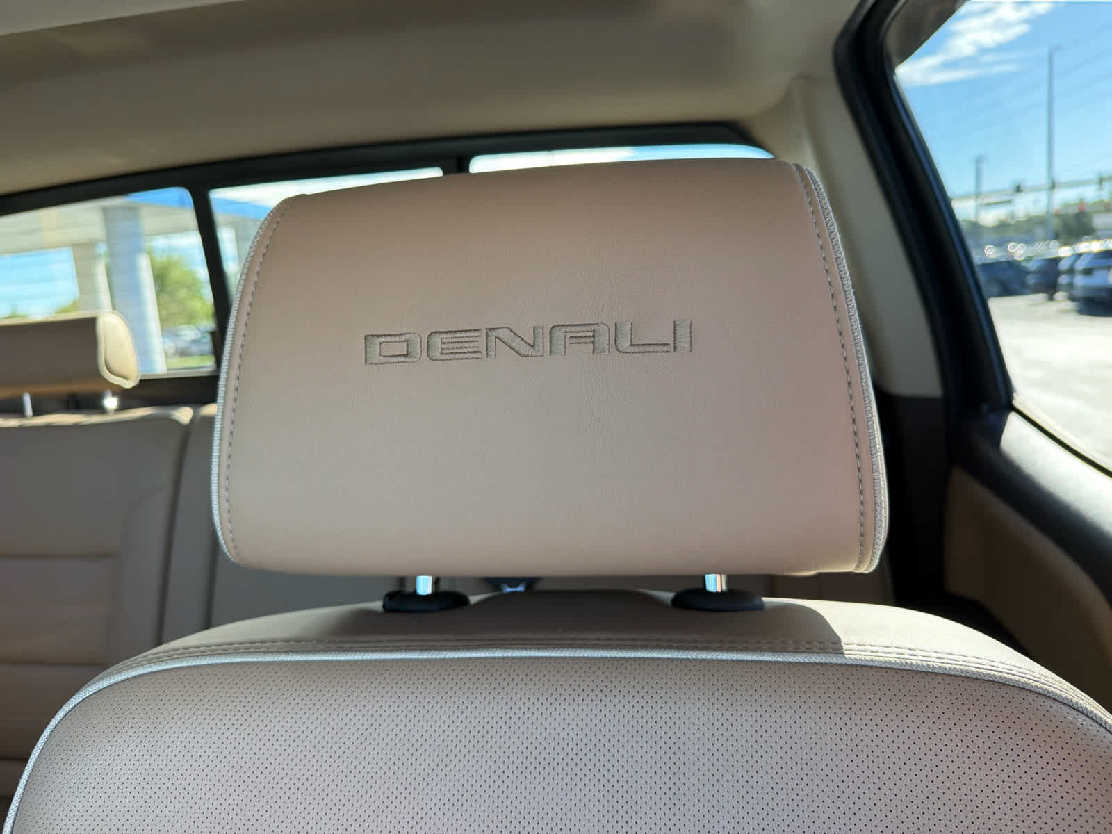 Used 2017 GMC Sierra 2500 Denali w/ Duramax Plus Package AWD/4WD image 18