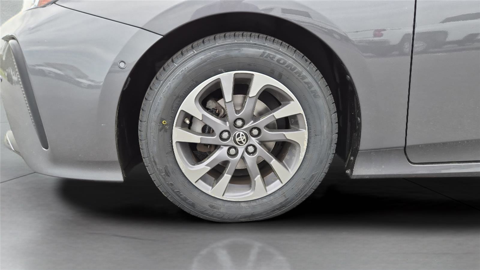 Used 2021 Toyota Prius Limited w/ Premium Convenience Package FWD image 22