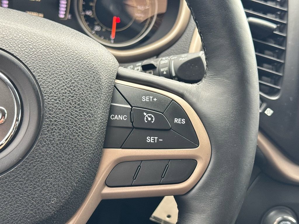 Used 2017 Jeep Cherokee Latitude w/ Cold Weather Group image 27