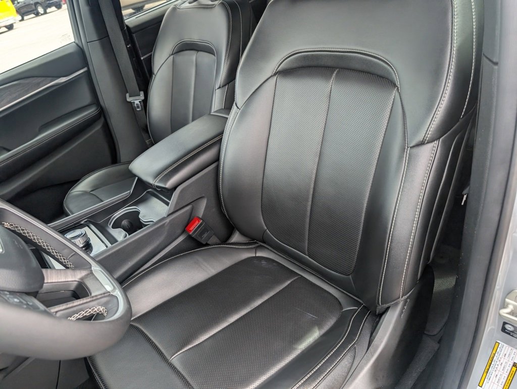 Used 2024 Jeep Grand Cherokee L Limited w/ Luxury Tech Group II image 9