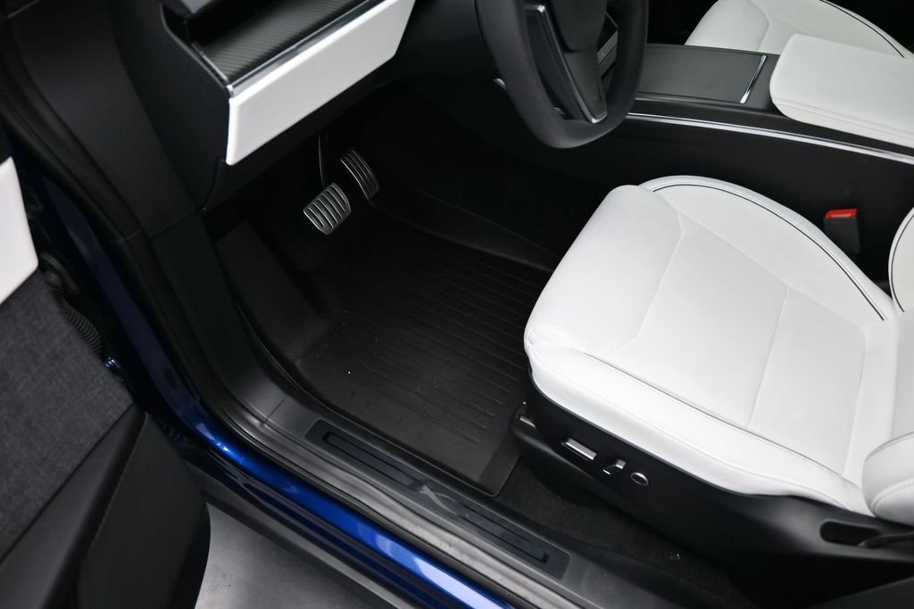 Used 2023 Tesla Model X Plaid AWD/4WD image 13