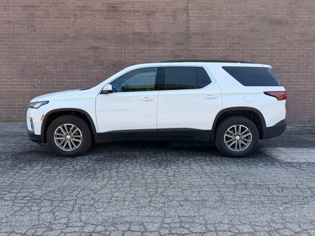 Used 2023 Chevrolet Traverse LT image 2