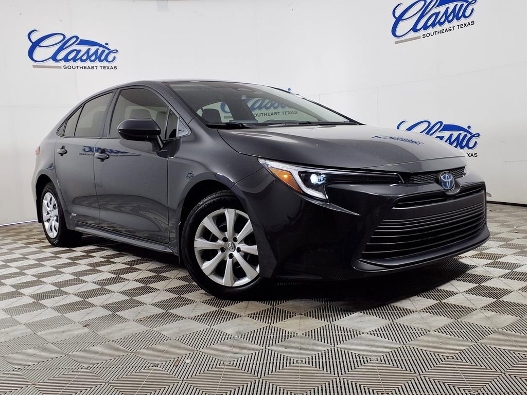 Used 2024 Toyota Corolla LE image 1