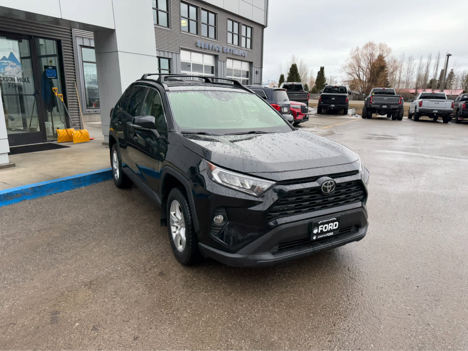 Used 2019 Toyota RAV4 XLE w/ Convenience Package image 4