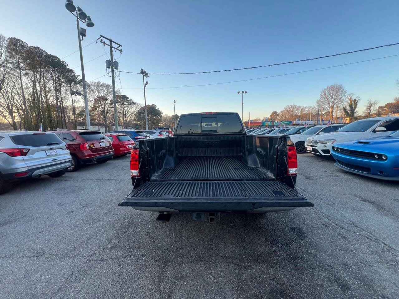 Used 2011 Nissan Titan SV w/ SV Value Truck Pkg AWD/4WD image 9