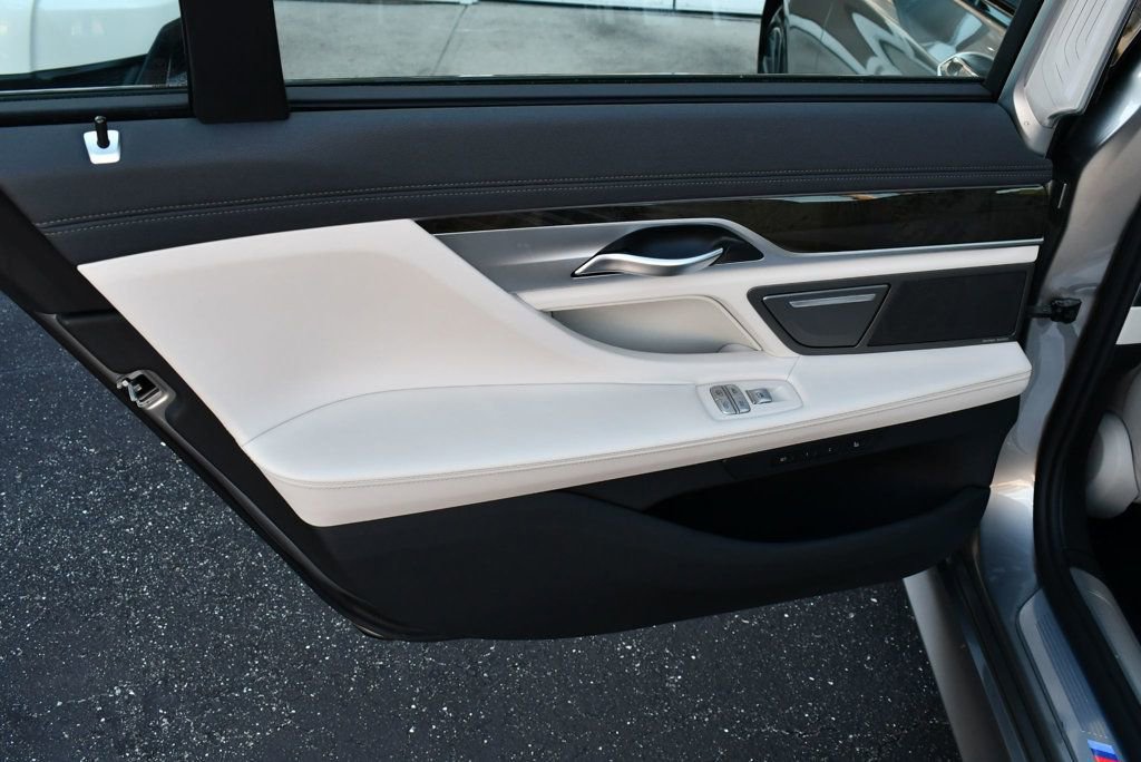 Used 2020 BMW 740i w/ Luxury Rear Seating Package image 15