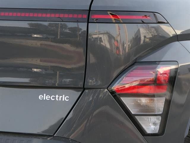 New 2025 Hyundai Kona SEL FWD image 3