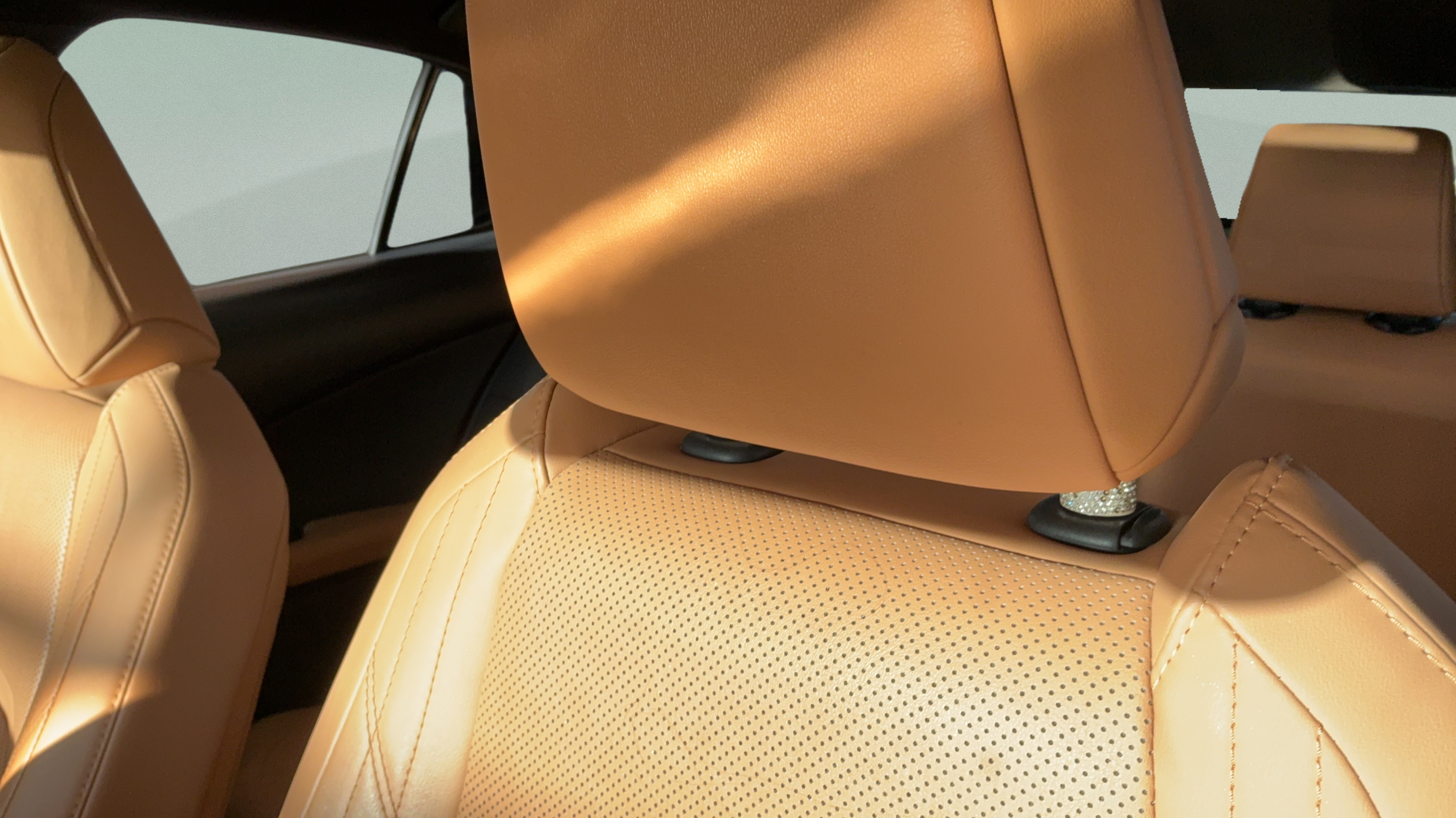 Used 2023 Lexus UX 250h AWD w/ Premium Package image 26