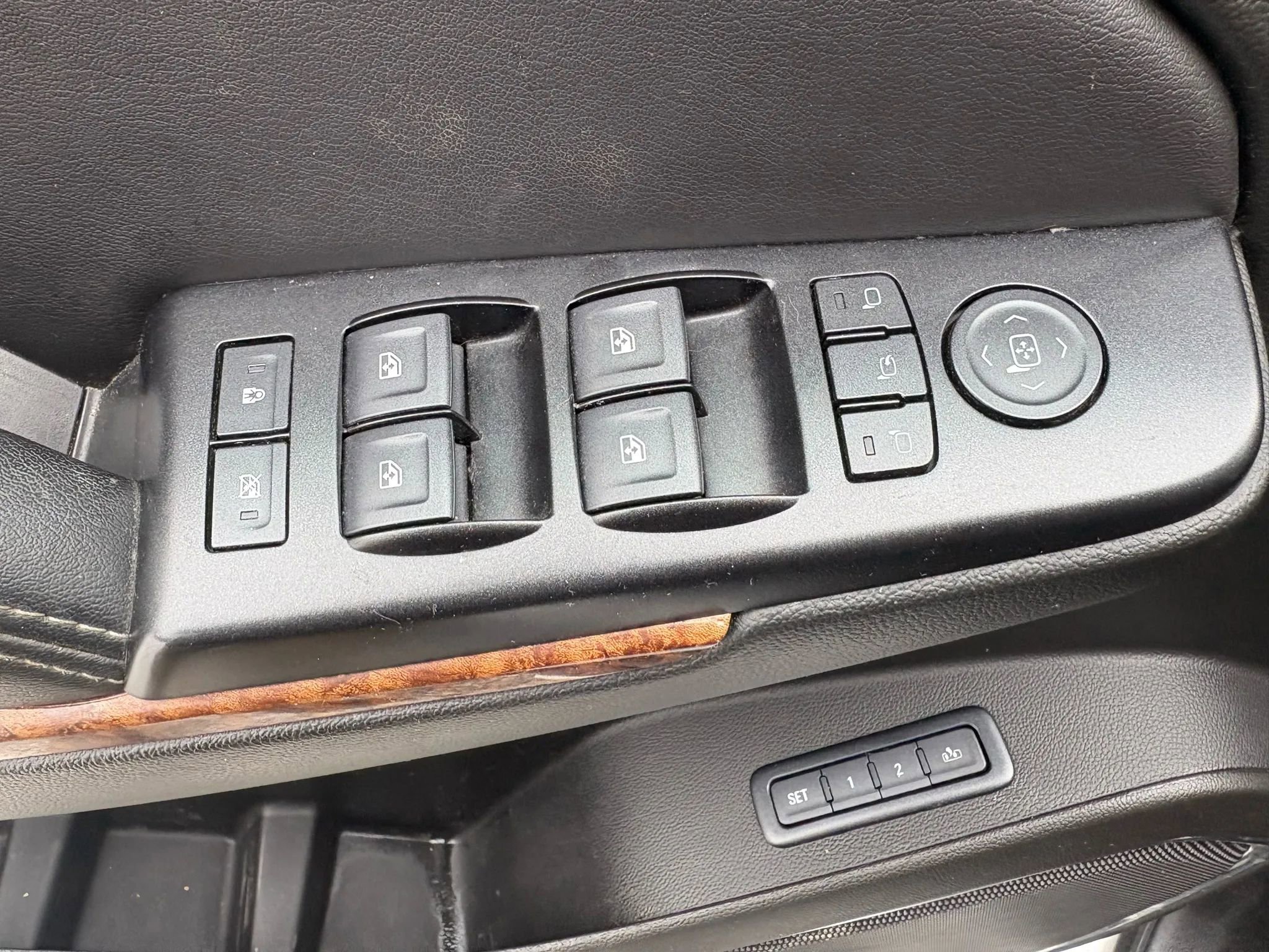 Used 2018 Chevrolet Tahoe Premier AWD/4WD image 15