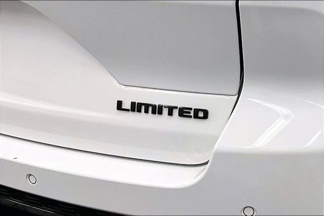 Used 2024 Jeep Grand Cherokee Limited w/ Luxury Tech Group II image 9