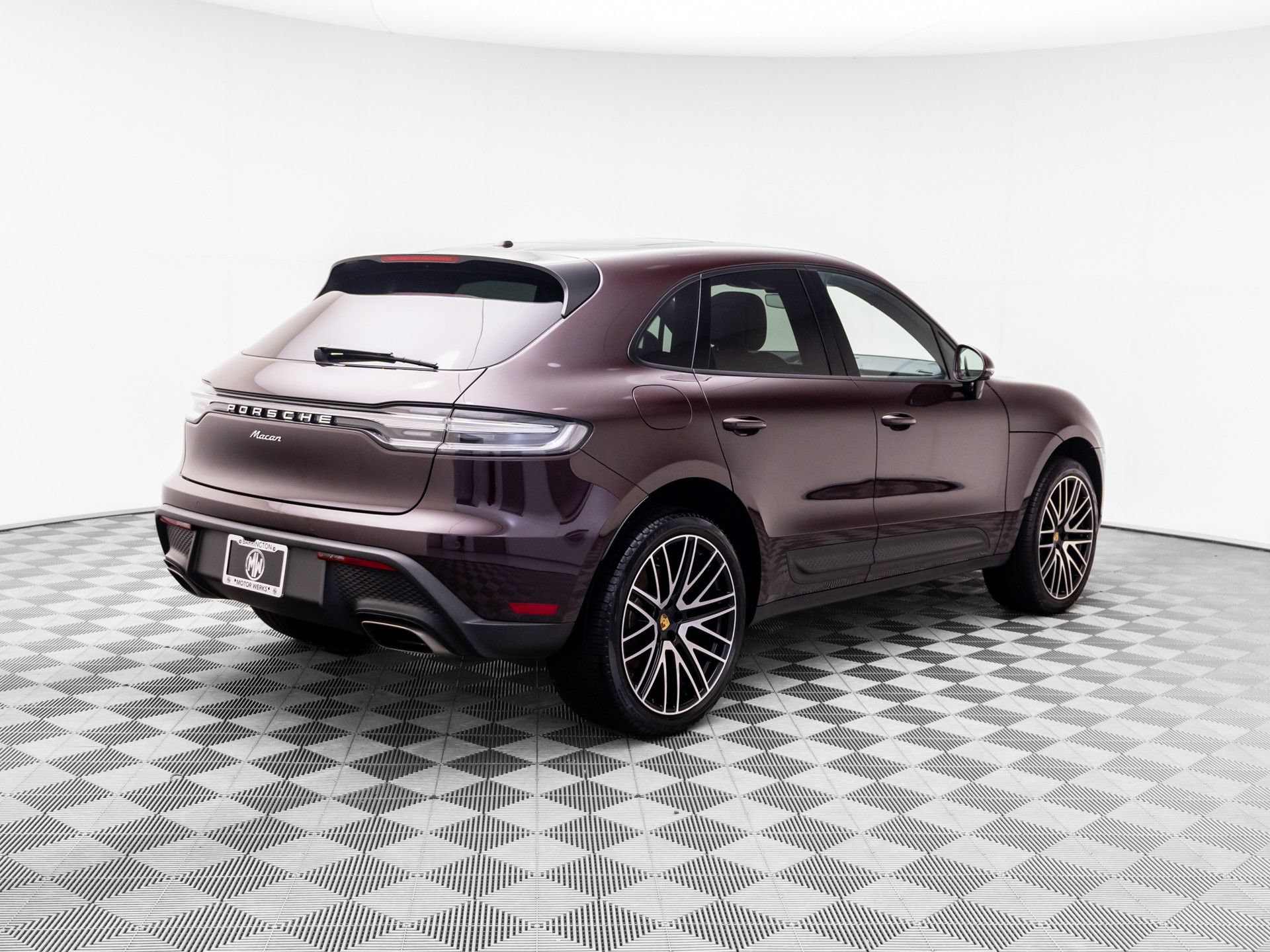 Certified 2026 Porsche Macan AWD/4WD image 8