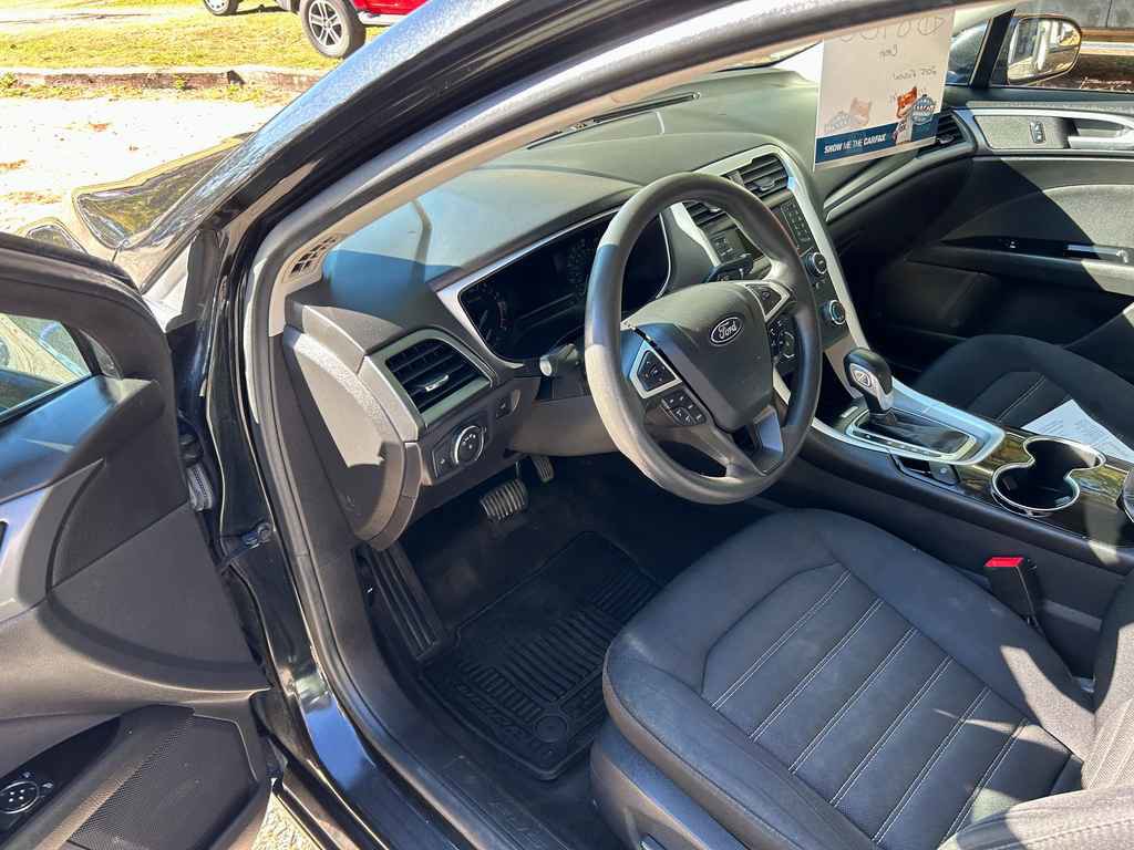 Used 2015 Ford Fusion SE image 8