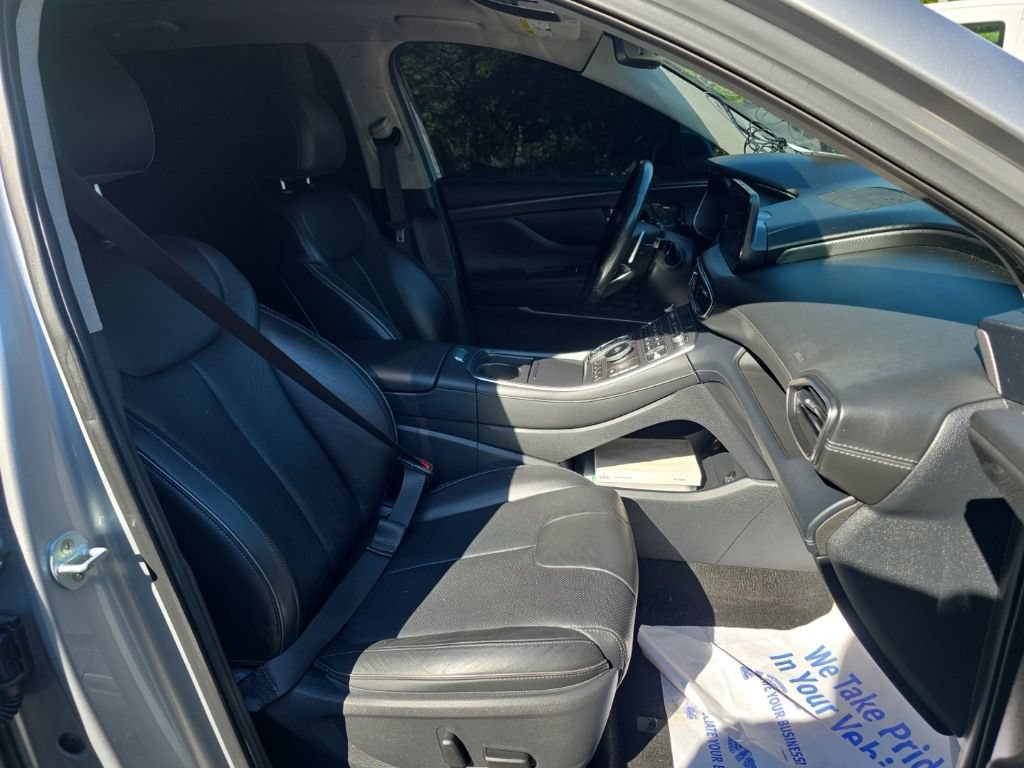 Used 2021 Hyundai Santa Fe Limited w/ Cargo Package FWD image 18