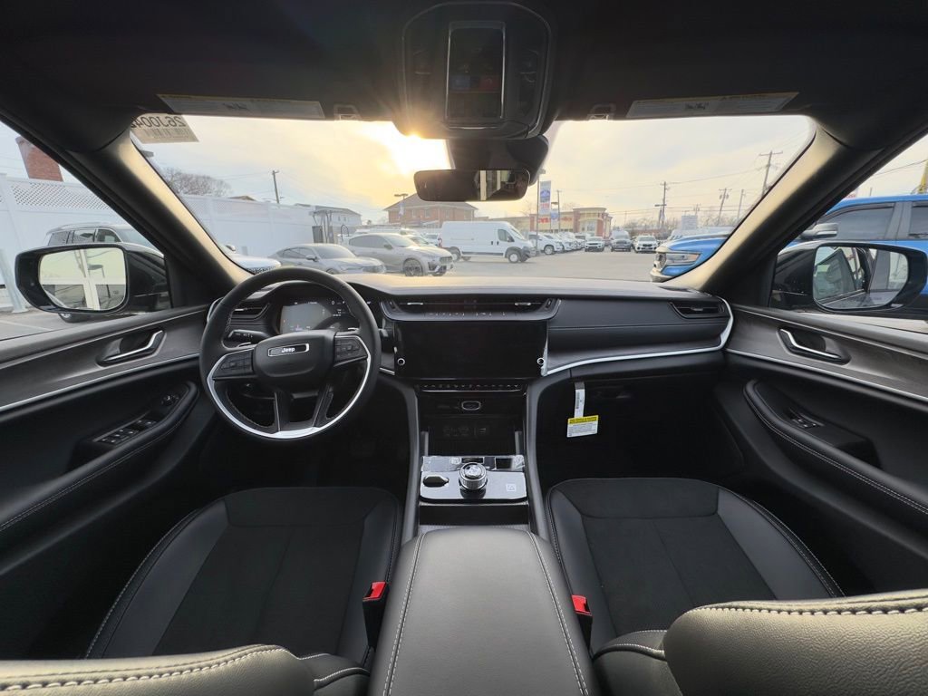 New 2026 Jeep Grand Cherokee Altitude image 10