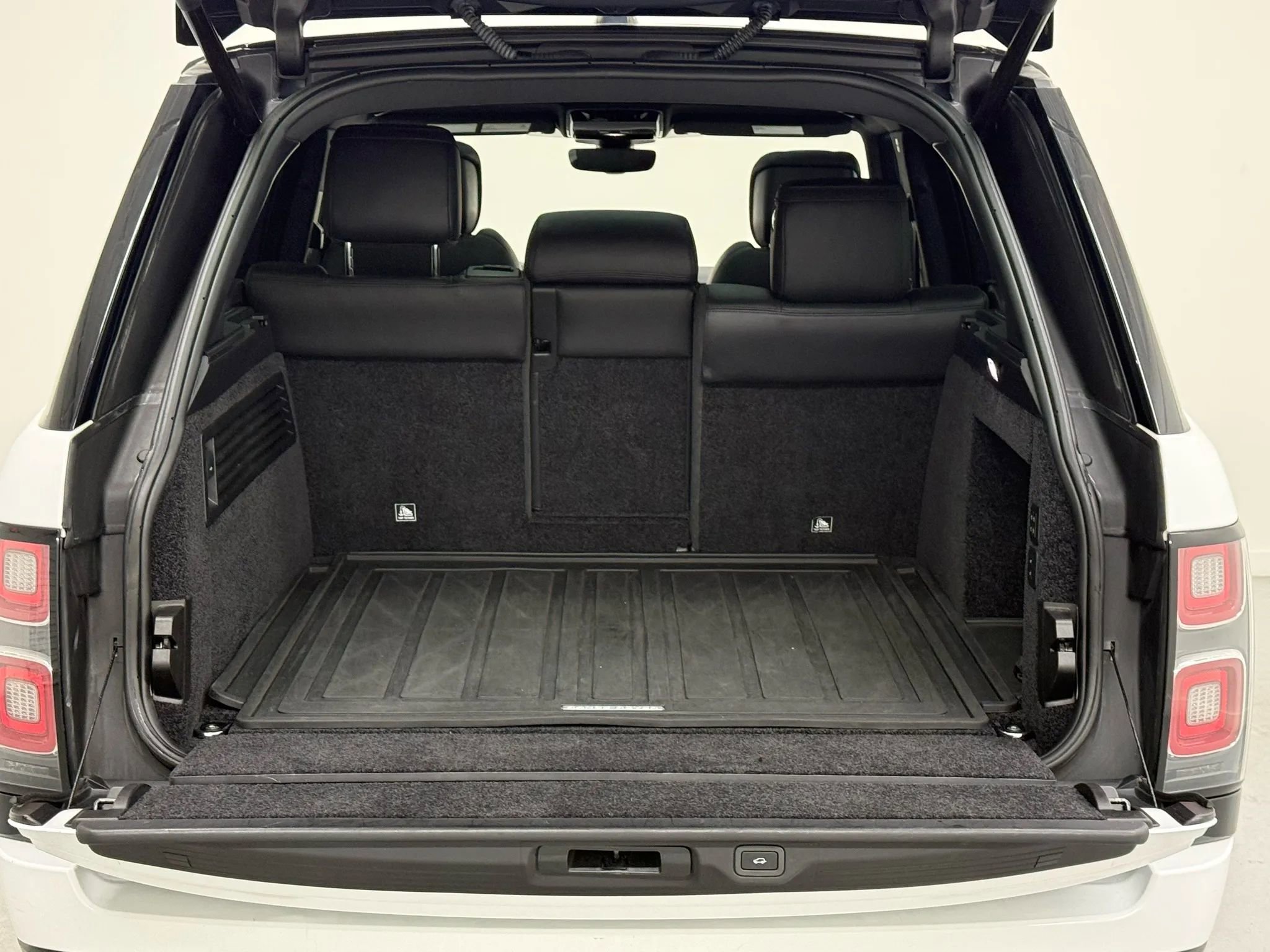 Used 2018 Land Rover Range Rover HSE image 38