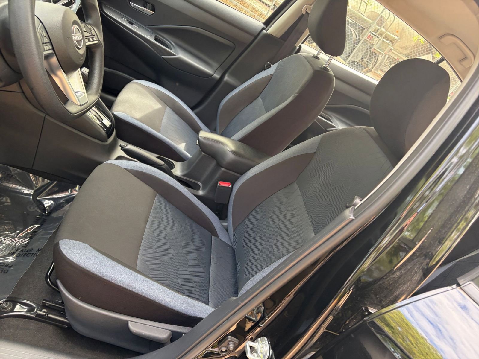Used 2025 Nissan Versa SV FWD image 32
