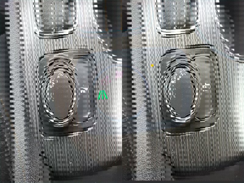 Used 2018 GMC Acadia SLT FWD image 29