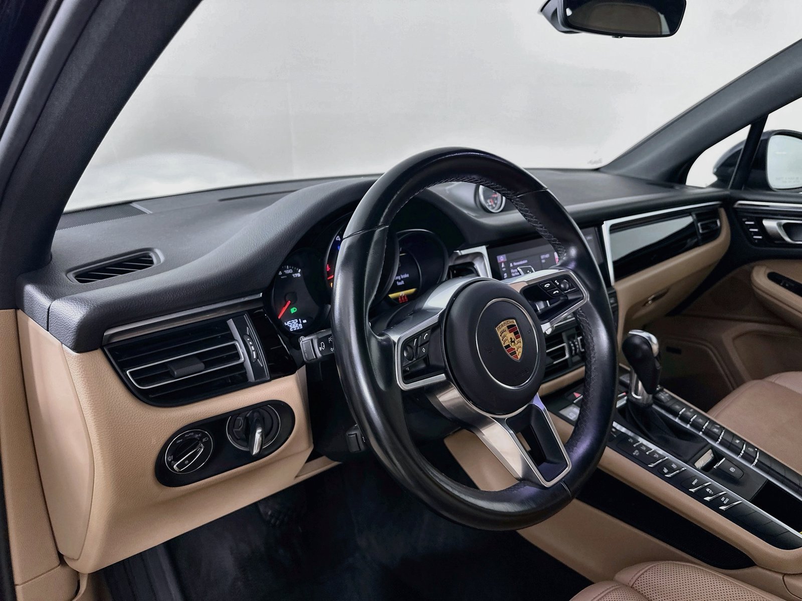 Used 2021 Porsche Macan AWD/4WD image 33