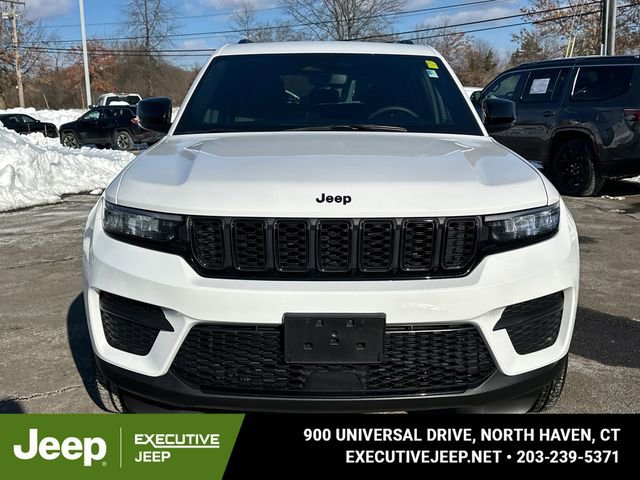 Used 2023 Jeep Grand Cherokee Altitude AWD/4WD image 6