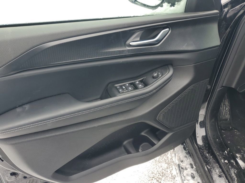 Used 2025 Jeep Grand Cherokee Altitude image 8