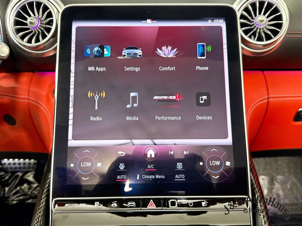 Used 2022 Mercedes-Benz SL 55 AMG 4MATIC w/ Driver Assistance Package image 18