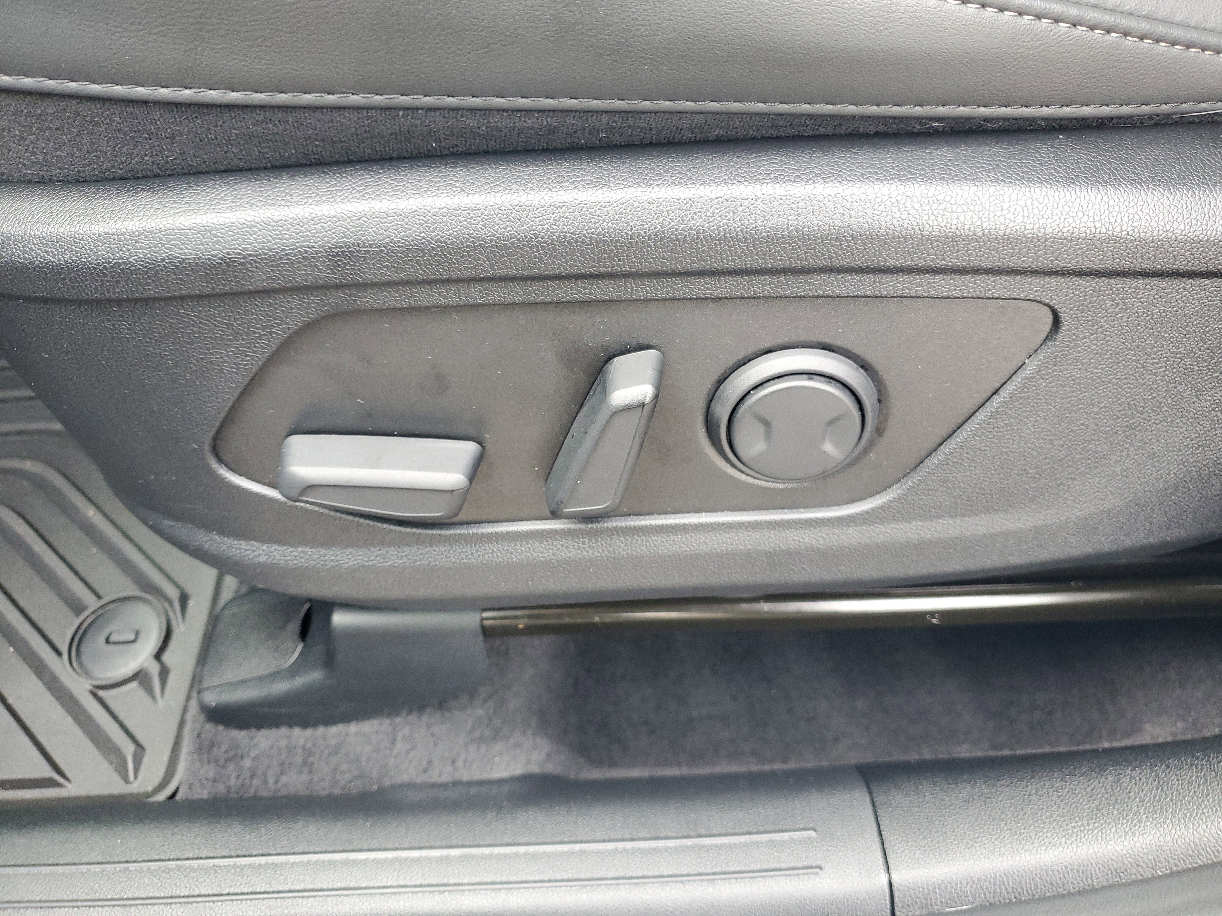 Certified 2025 Kia Sorento EX w/ Panoramic Sunroof Package image 25