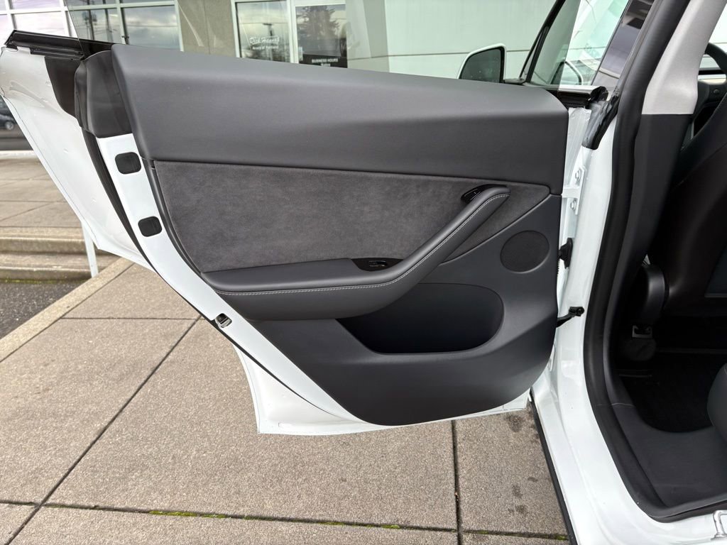 Used 2020 Tesla Model Y Long Range image 13