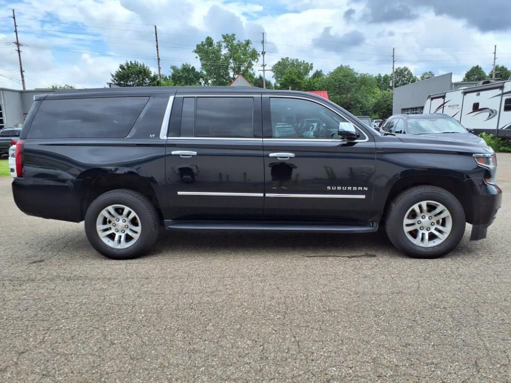 Used 2019 Chevrolet Suburban LT image 6