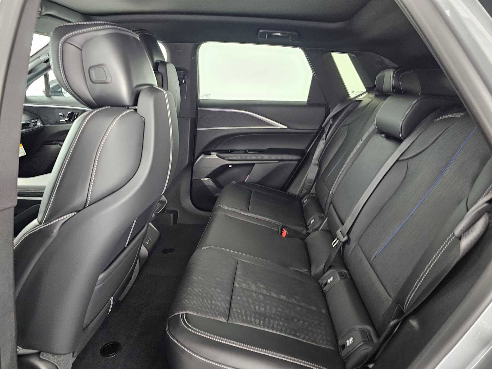 New 2026 Cadillac Lyriq Sport w/ LPO, Bronce Accent Package image 16