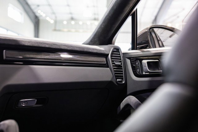 Used 2022 Porsche Cayenne Turbo GT image 34