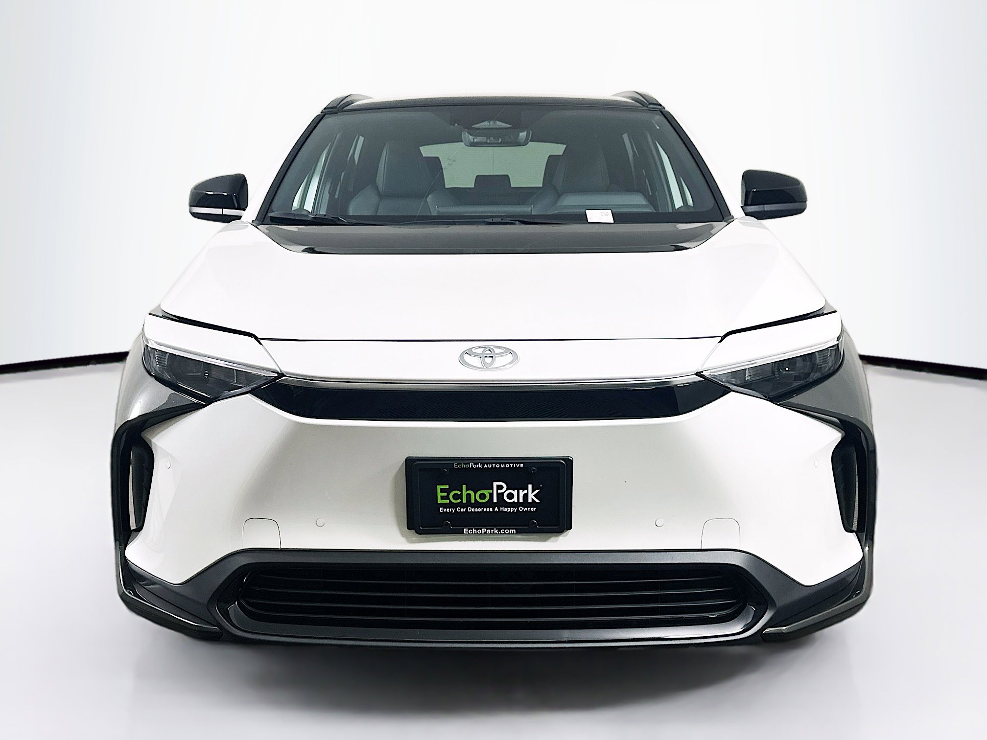 Used 2024 Toyota bZ4X XLE w/ Weather Package image 2