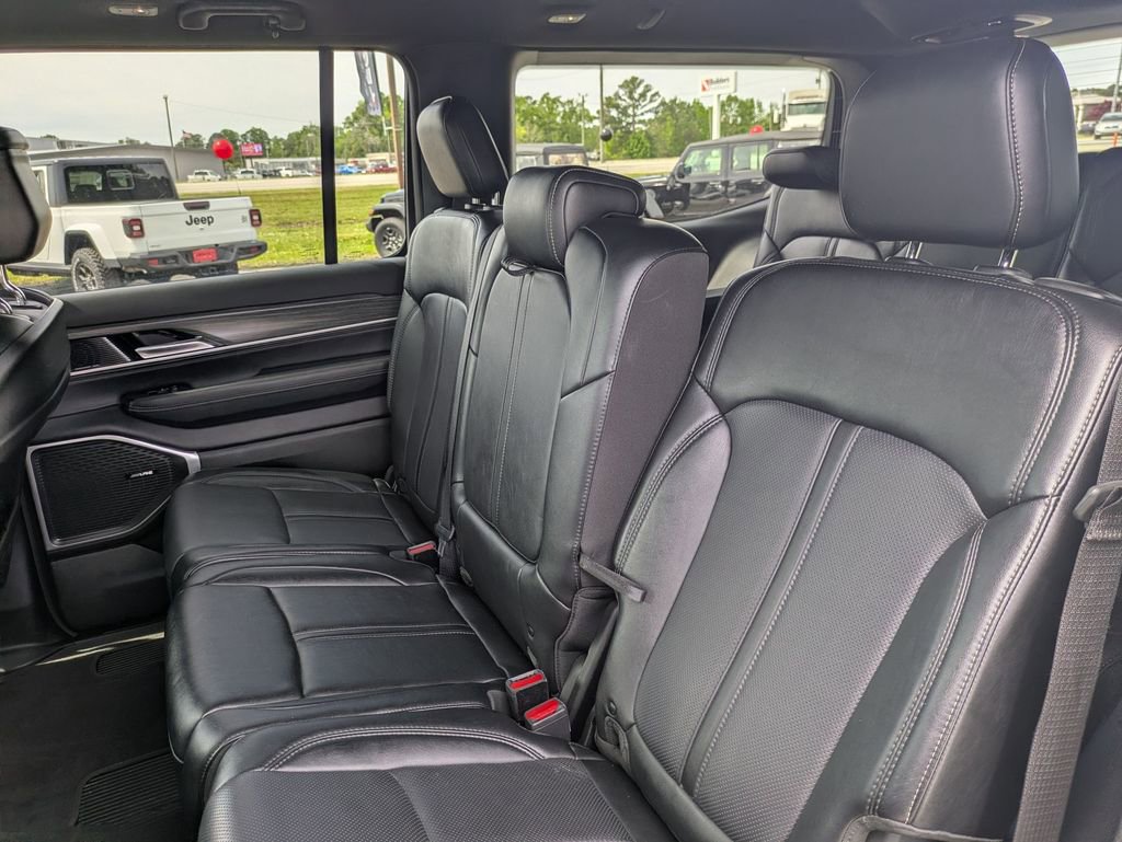 Used 2024 Jeep Wagoneer Series II w/ Flexible Seating Group image 31