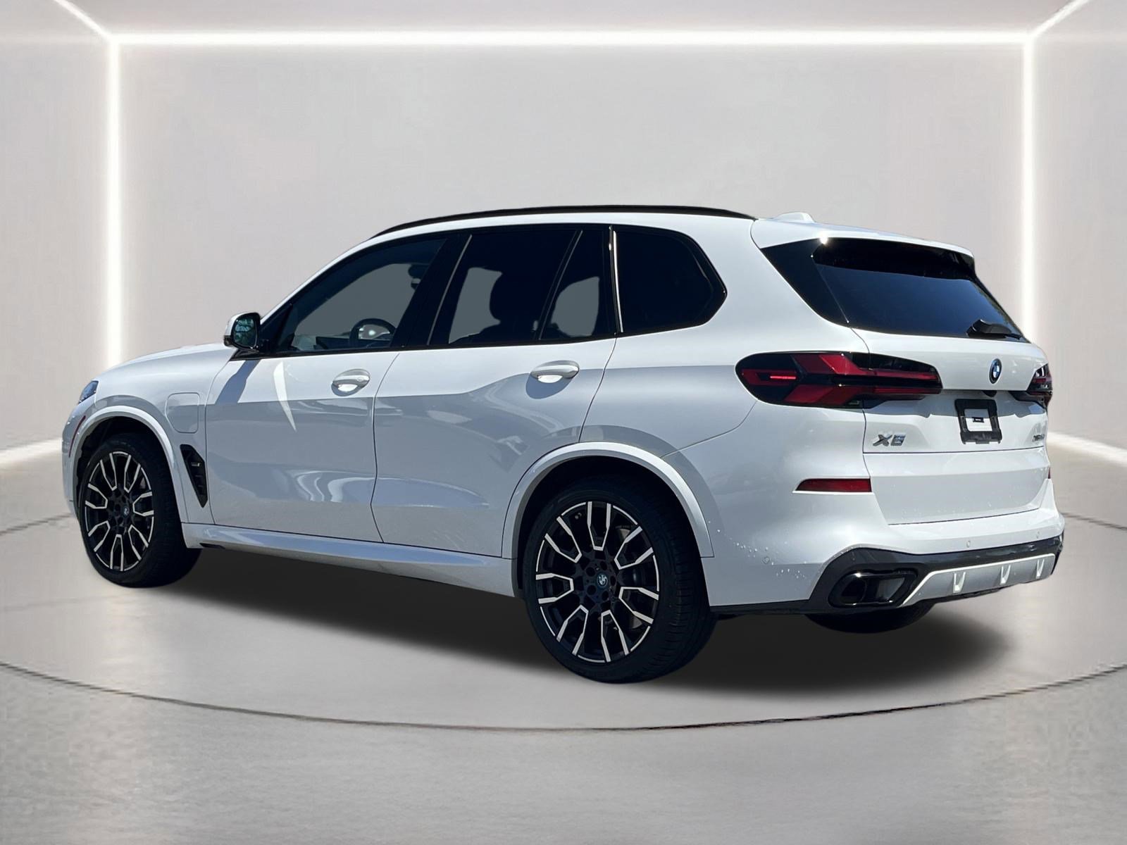 Used 2024 BMW X5 xDrive50e w/ M Sport Package image 24