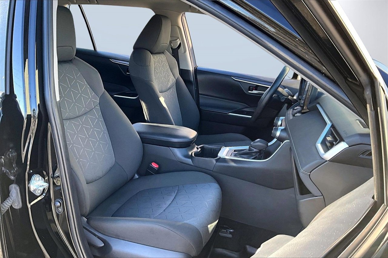 Used 2022 Toyota RAV4 XLE image 22