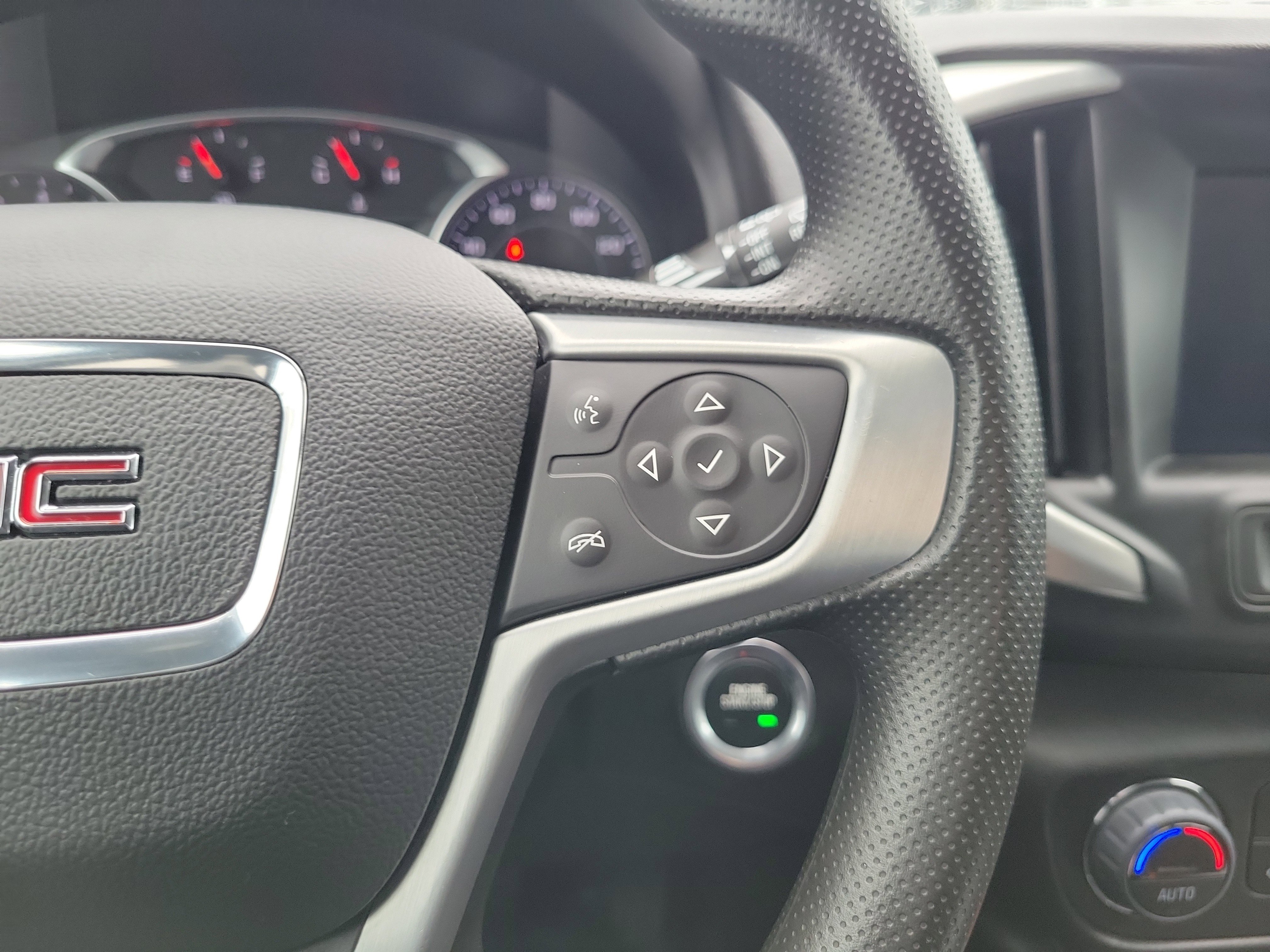 Used 2023 GMC Terrain SLE w/ Driver Convenience Package FWD image 18