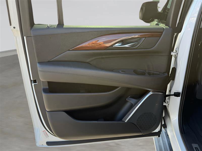 Used 2016 Cadillac Escalade ESV Luxury RWD image 28