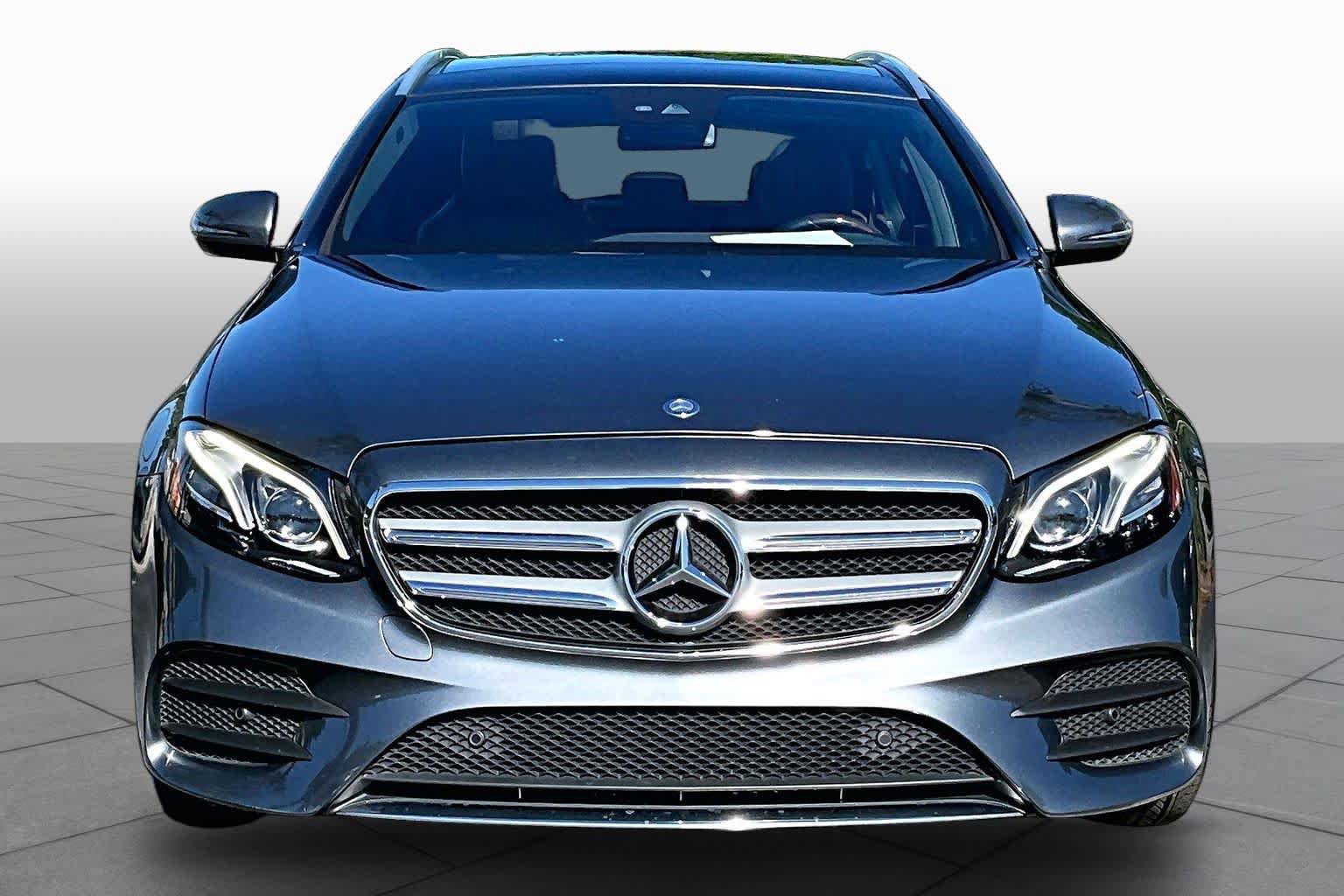Used 2017 Mercedes-Benz E 400 4MATIC Wagon image 4