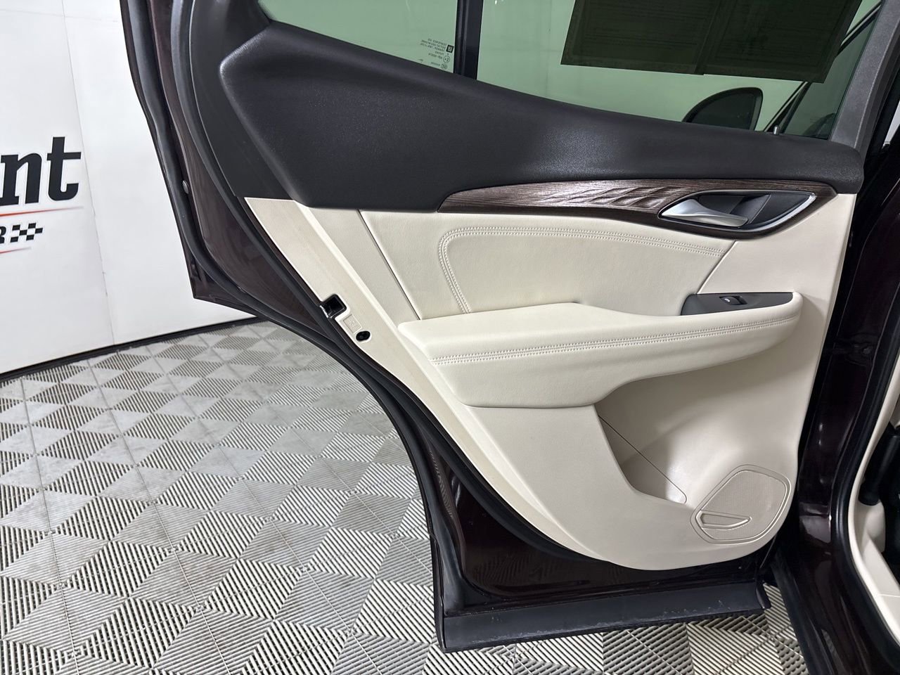 Used 2023 Buick Envision Avenir image 21