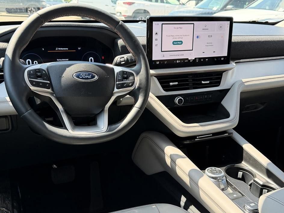 Used 2025 Ford Explorer Active w/ Active Comfort Package image 36