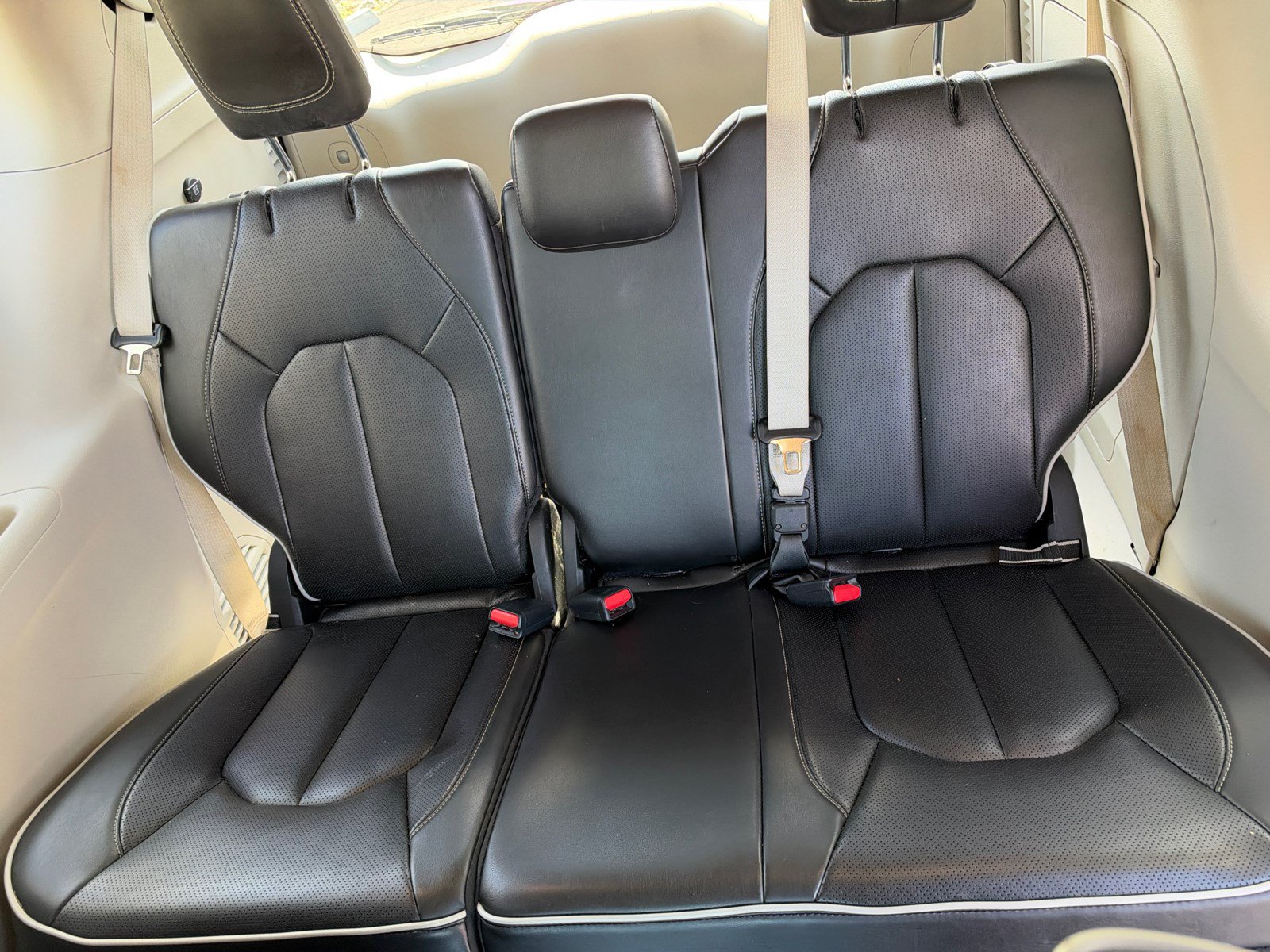 Used 2023 Chrysler Pacifica Limited FWD image 21