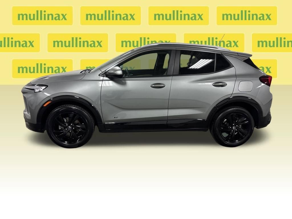 Used 2025 Buick Encore GX Sport Touring image 9
