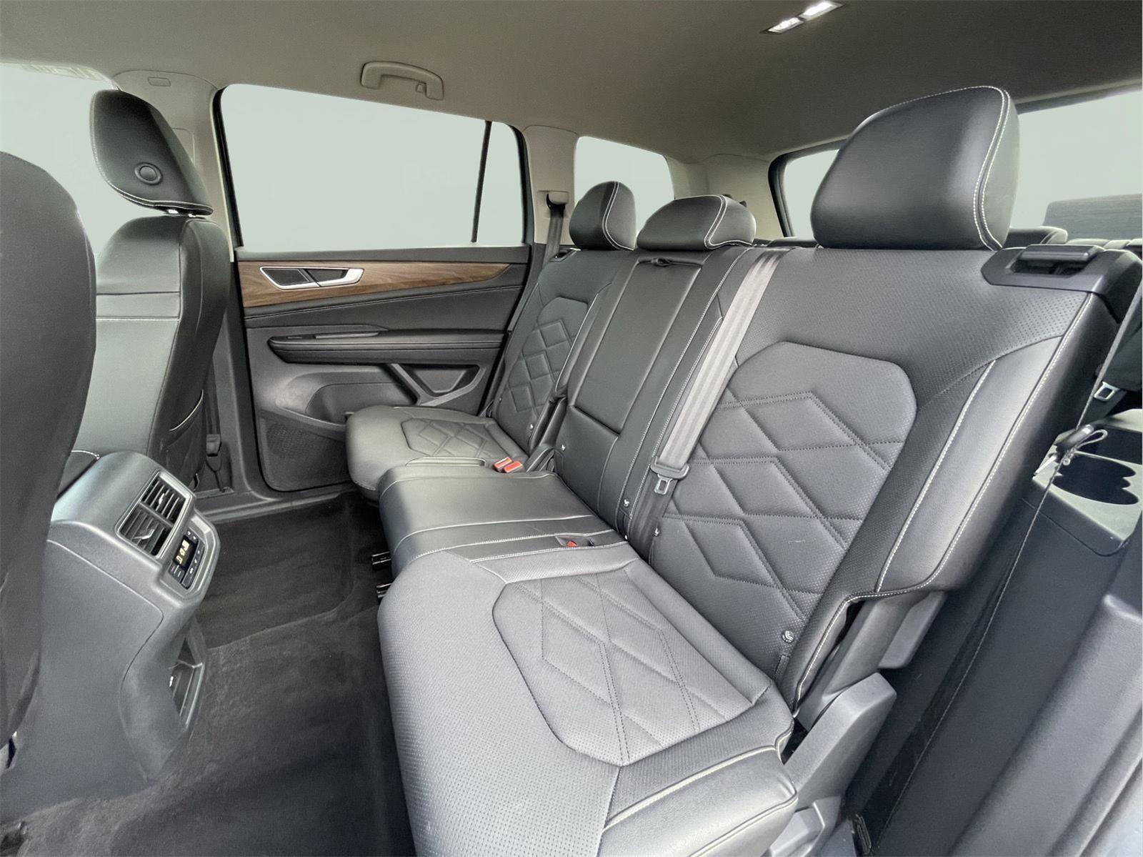 Used 2024 Volkswagen Atlas SE image 15