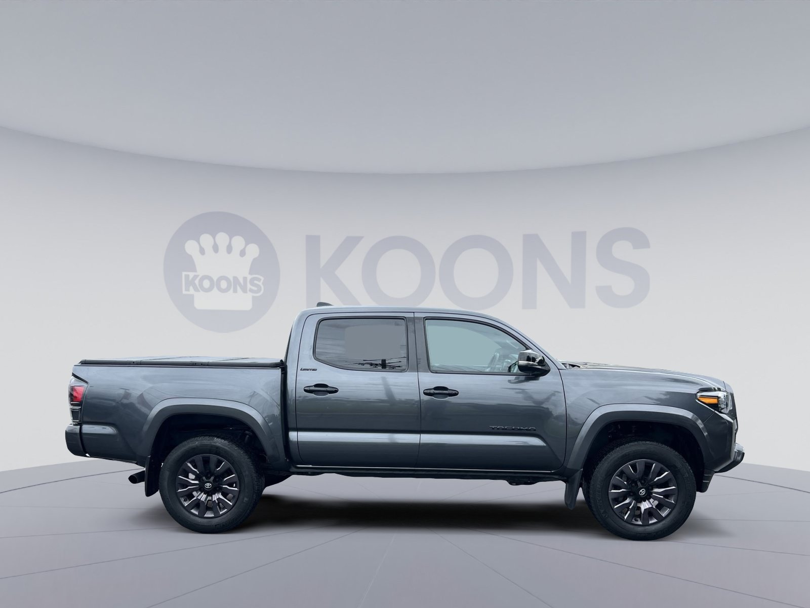 Used 2022 Toyota Tacoma Limited w/ Nightshade Package AWD/4WD image 8