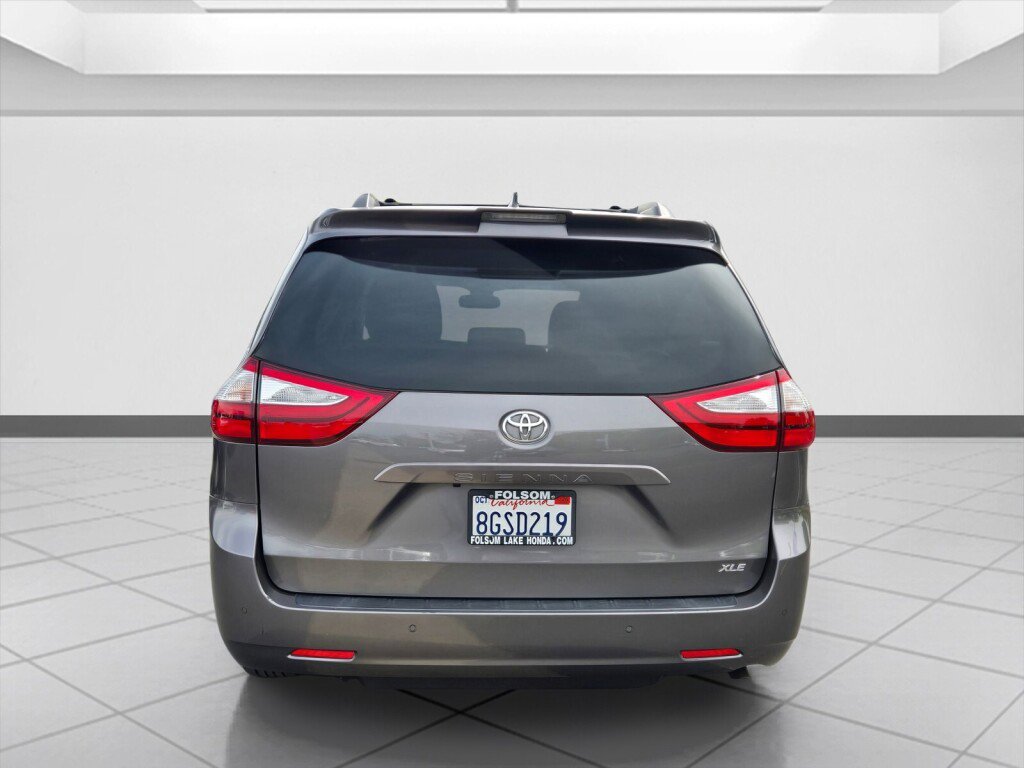 Used 2018 Toyota Sienna XLE w/ XLE Navigation Package image 6