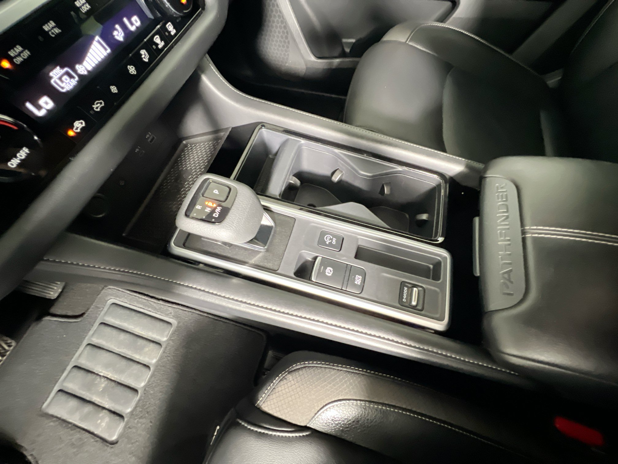 Used 2025 Nissan Pathfinder SL FWD image 25