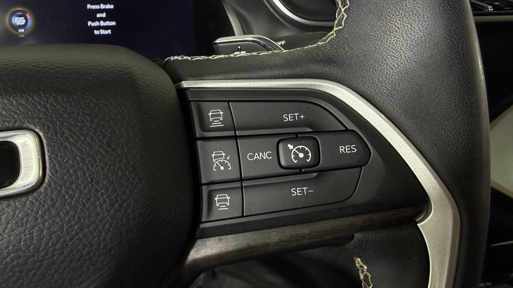 Used 2023 Jeep Grand Cherokee L Limited AWD/4WD image 19