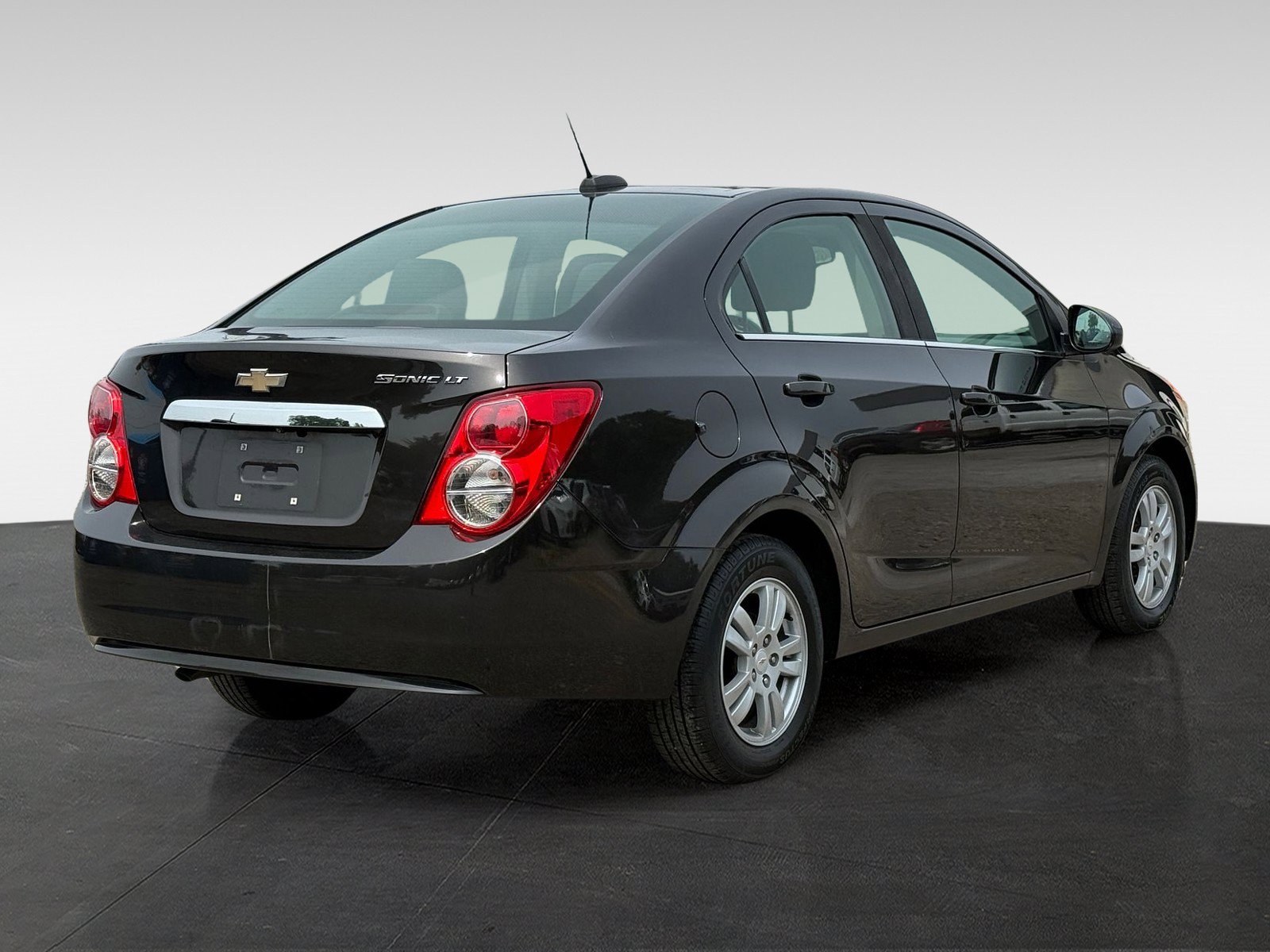 Used 2016 Chevrolet Sonic LT w/ Driver Confidence Package FWD image 5