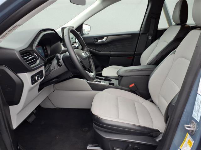 Used 2024 Ford Escape SE w/ Class II Trailer Tow Package image 13