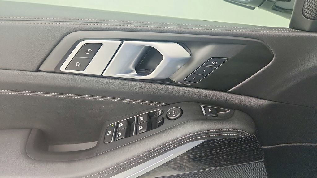 Used 2024 BMW X5 xDrive40i w/ M Sport Package image 24